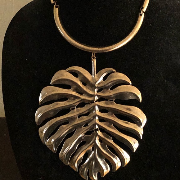 Jewelry - Costume Gold choker